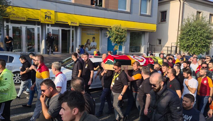 Cami Bahçesi Kalabalığı Almadı, Cenazesi Çarşıdan Geçirildi