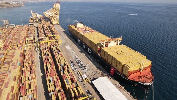 Dünyanın En Büyük Gemisine Özel Karşılama