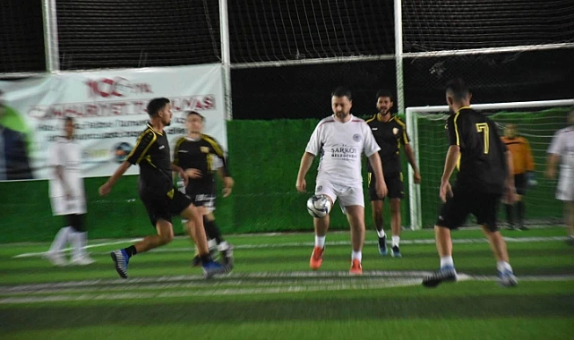 Belediye Başkanı Maçta Ayağını Kırdı