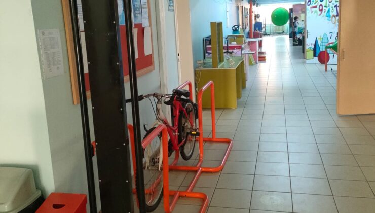 Rezaletin Böylesi, Özel Yetenekli Çocuklar Koridorlarda Eğitim Görüyor