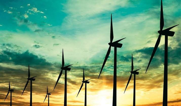 Verimli Tarlalara Türbin Gölgesi