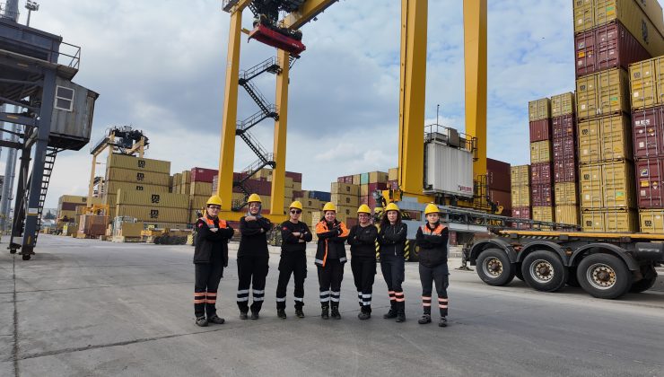 Asyaport’ta Kadınlar Limanın Yükünü Omuzluyor