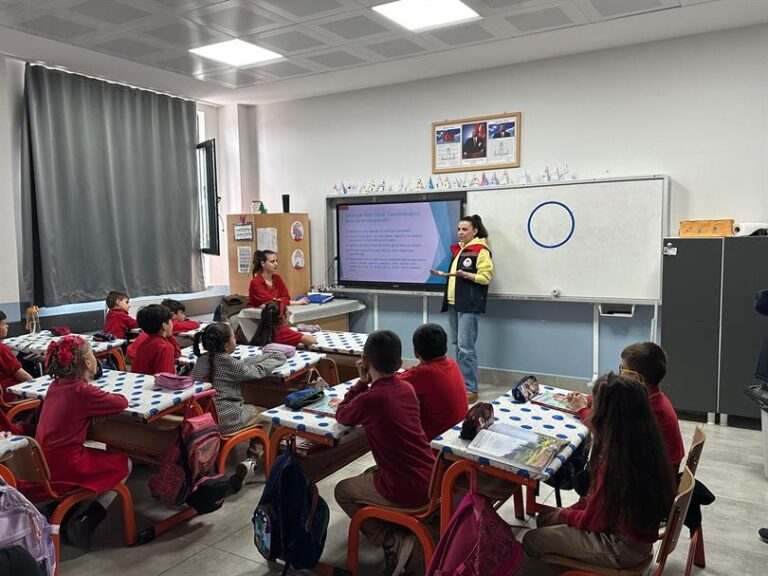 “Sağlıklı Bir Yaşam İçin Balık Yiyelim" Eğitimleri Devam Ediyor