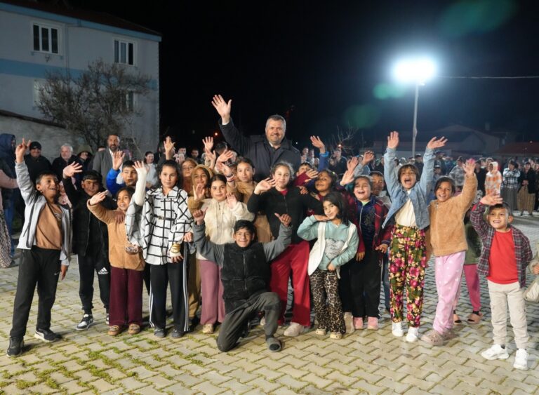 Saray'da dünya romanlar günü coşkusu
