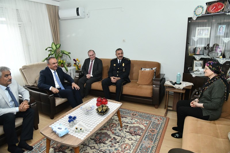 Vali Soytürk İl Jandarma Komutanlığı Personeli ile Bayramlaştı