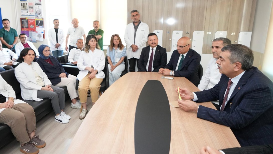 BAKAN TEKİN'DEN 2023'TE GÖREVE BAŞLAYAN ÖĞRETMENLERİN YER DEĞİŞİKLİĞİ TALEPLERİNE İLİŞKİN AÇIKLAMA