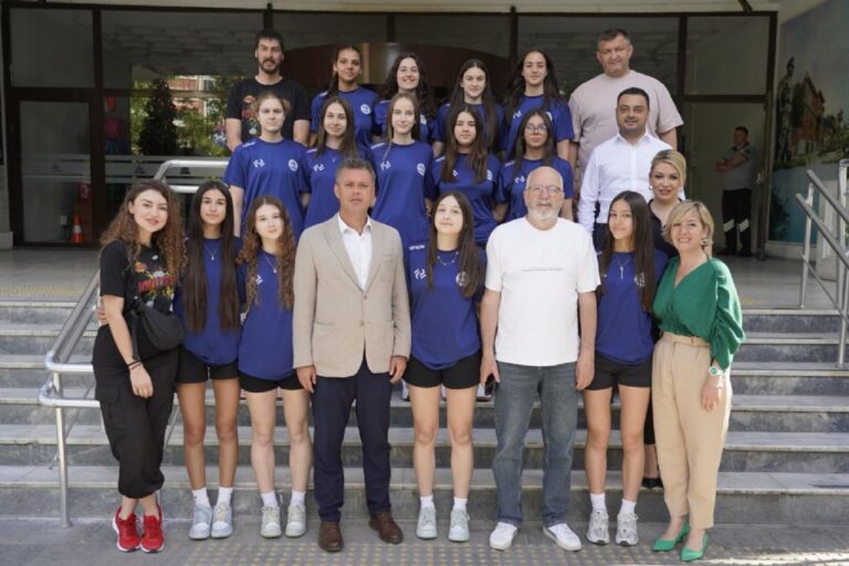 Başkan Sarıkurt, Sporculara Başarılar Diledi