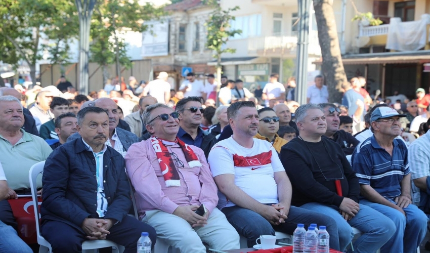 Cumhuriyetin kalesi Şarköy’ümüzde, bu sabah tek yürek olduk.