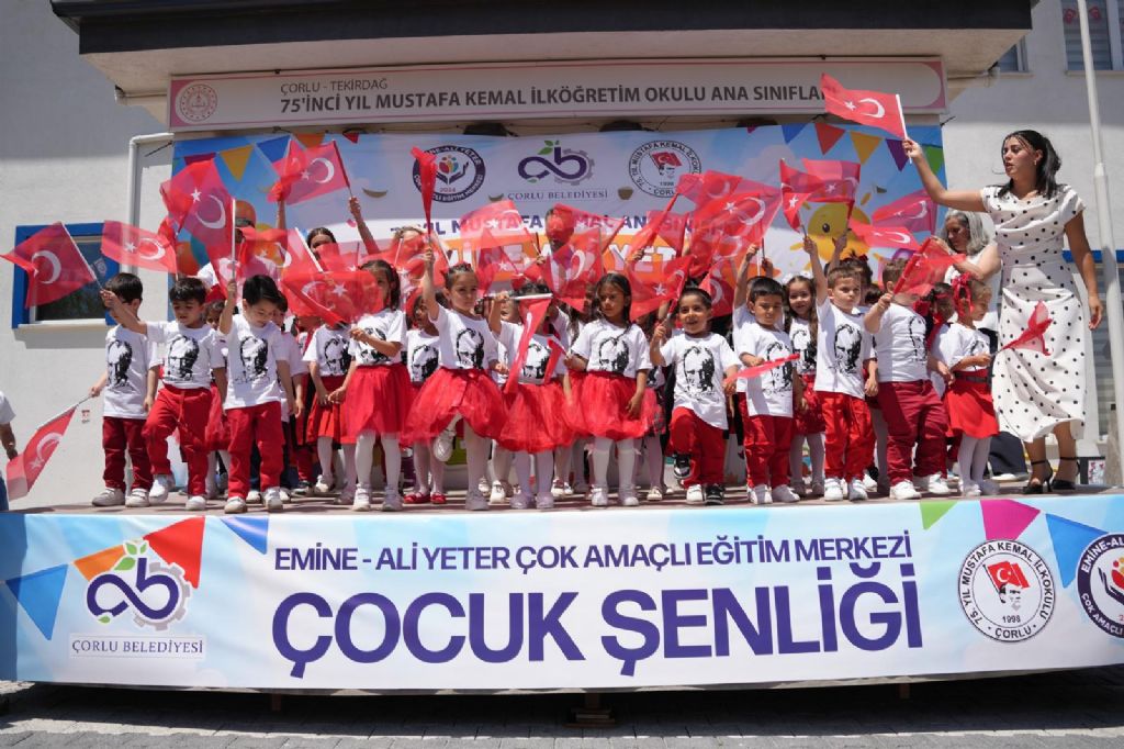 Emine - Ali Yeter Çok Amaçlı Eğitim Merkezi`nde Yıl Sonu Coşkusu