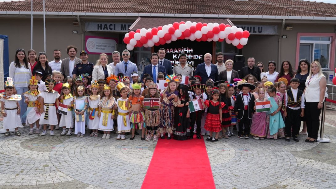 İl Millî Eğitim Müdürü Dr. Aziz Yeniyol "Kültürlerarası Yolculuk Sergisi ve Defilesi" ne Katıldı