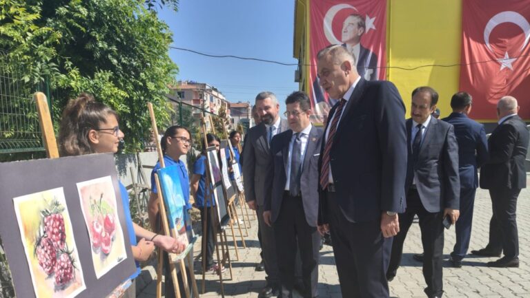 İl Millî Eğitim Müdürü Dr. Aziz Yeniyol, Kumbağ İlkokulunda Düzenlenen Karne Törenine Katıldı