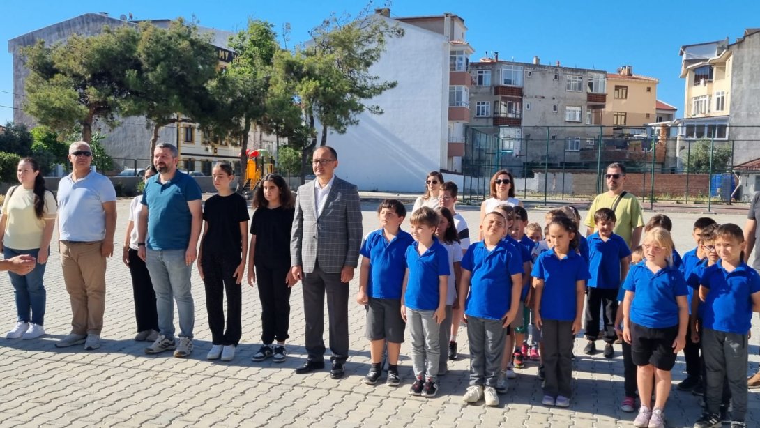 İlçe Milli Eğitim Müdürü Fahri Kırmızı İlçemiz Kumbağ İlkokul ve Ortaokulunda Bayrak Töreni'ne Katıldı