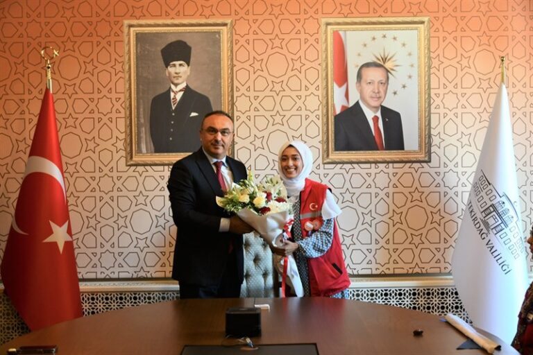Vali Soytürk Damla Gönüllük Hareketi Kapsamında İlimizi Ziyaret Eden Öğrencileri Kabul Etti