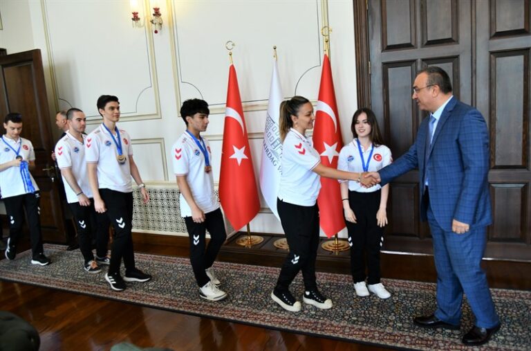 Vali Soytürk Serbest Dalış Dünya Şampiyonası'nda Derece Elde Eden Sporcuları Kabul Etti
