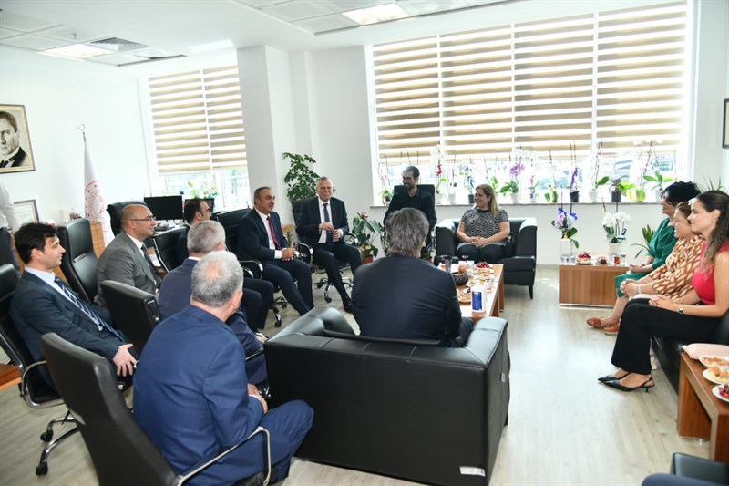 Vali Soytürk Ultrasonografi Cihazı Bağışında Bulunan Hayırsevere “Teşekkür Belgesi” Takdim Etti