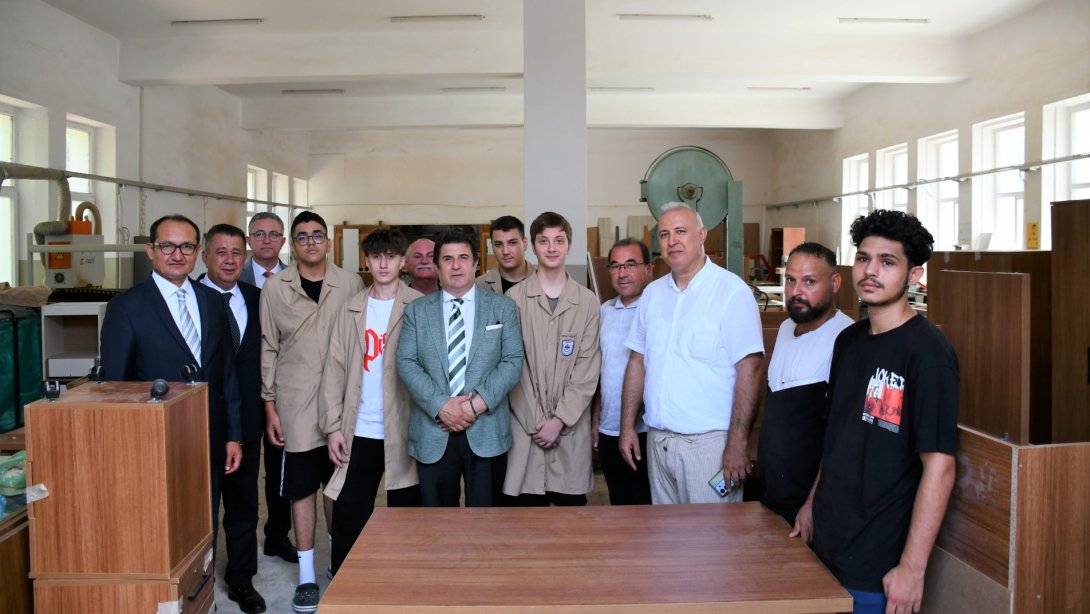 İl Millî Eğitim Müdürü Dr. Aziz Yeniyol, Mesleki Eğitimde Üretim Faaliyetlerini İnceledi