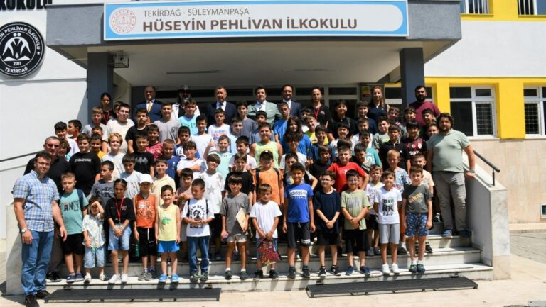 İl Millî Eğitim Müdürü Dr. Aziz Yeniyol, Yaz Kur'an Kursunu Ziyaret Etti