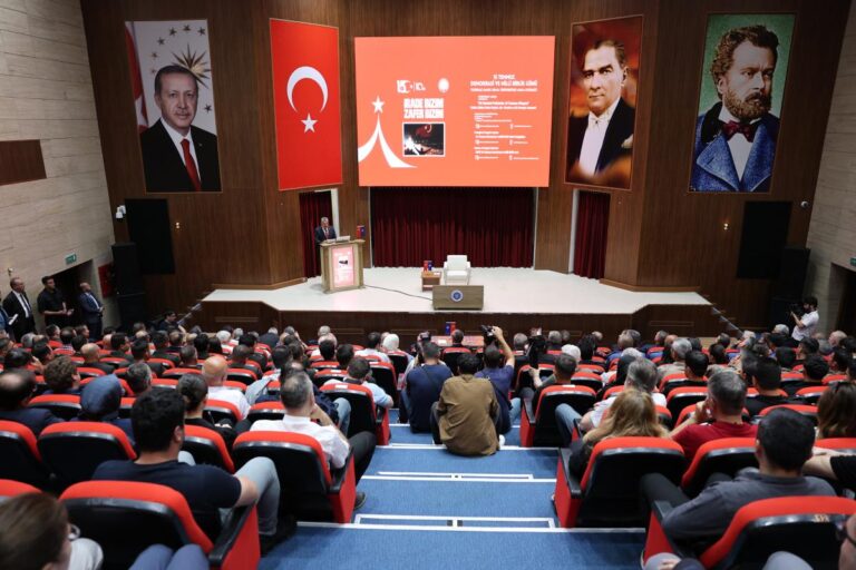 İRADE BİZİM, ZAFER BİZİM... ÜNİVERSİTEMİZDE ‘15 TEMMUZ DEMOKRASİ VE MİLLÎ BİRLİK GÜNÜ’ ANMA ETKİNLİĞİ GERÇEKLEŞTİ