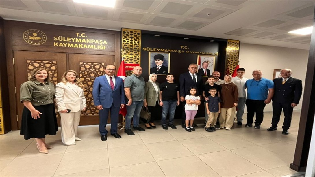 Süleymanpaşa kaymakamı Sayın Mahmut Nedim TUNÇER, Liselere Geçiş Sistemi (LGS) kapsamında gerçekleştirilen merkezi sınavda ilçemizden 500 tam puan..