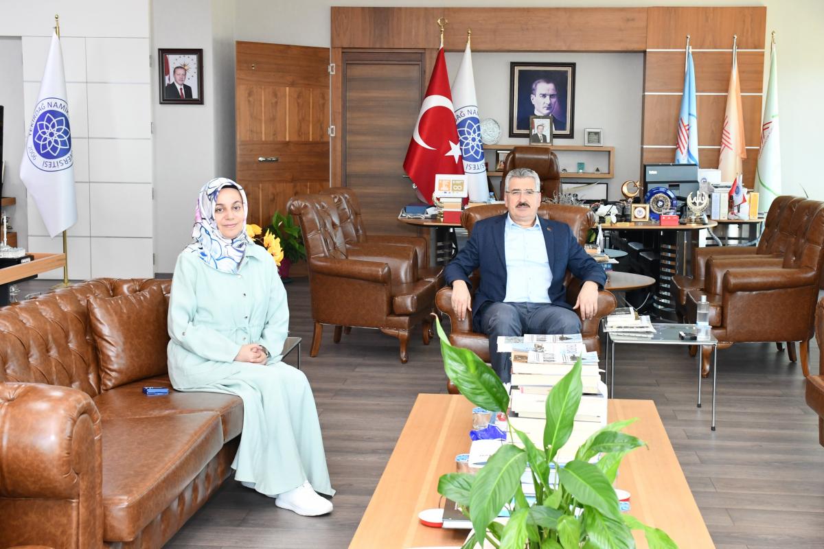 ÜNİVERSİTEMİZ REKTÖRÜNE ZİYARET