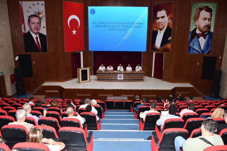 ÜNİVERSİTEMİZDE ULUSLARARASI ÖĞRENCİLERİN KAYIT İŞLEMLERİNE İLİŞKİN BİLGİLENDİRME TOPLANTISI GERÇEKLEŞTİRİLDİ