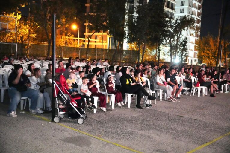 Çorlu`da Açık Havada Sinema Keyfi Devam Ediyor