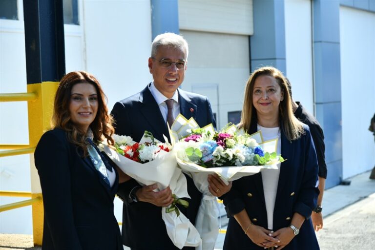 Sağlık Bakanı Memişoğlu Deva İlaç’ı Ziyaret Etti