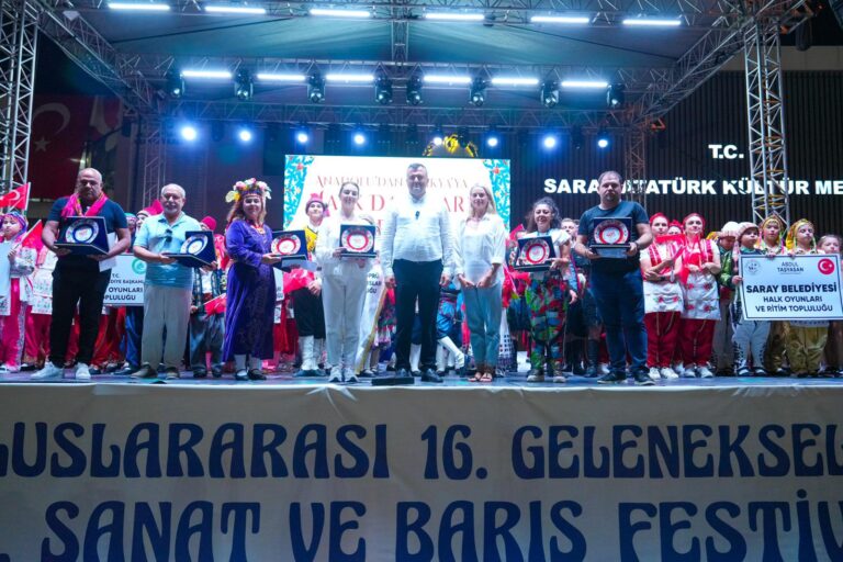 Saray'da dans ve kültür şöleni